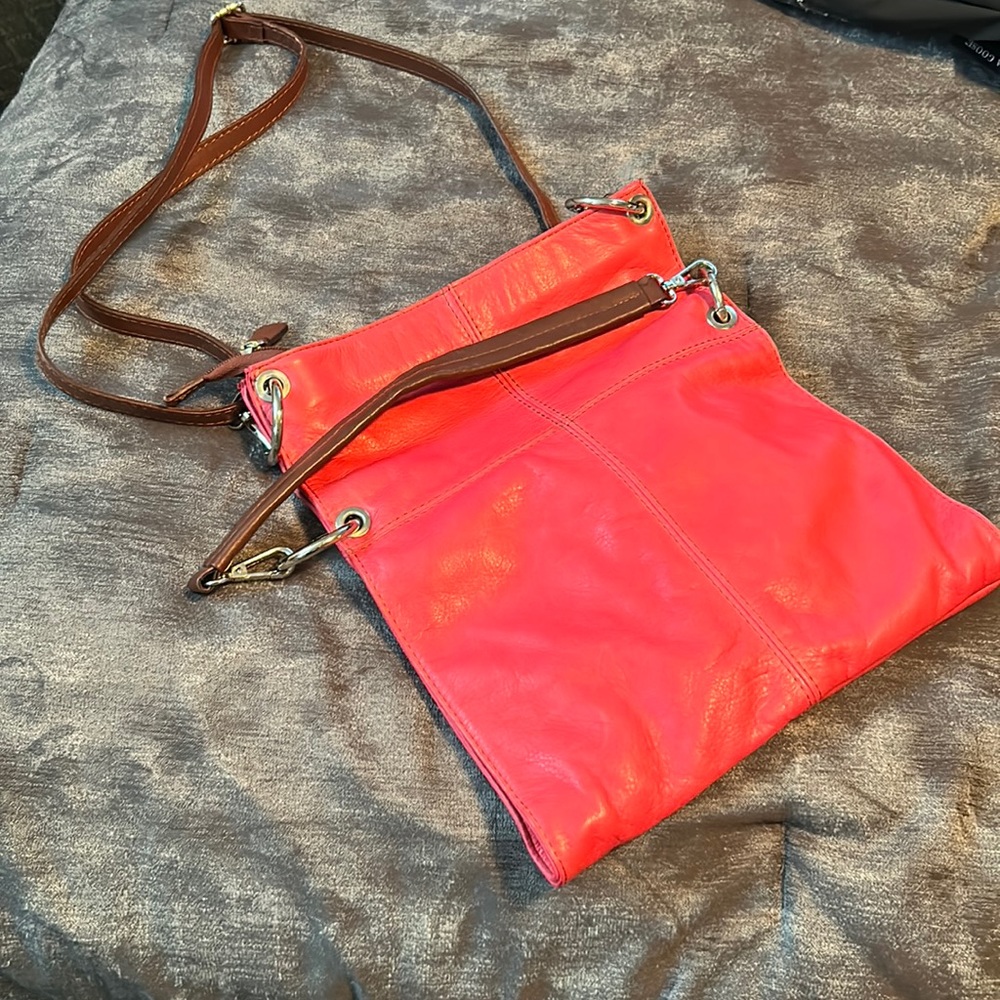Women’s pink Italian leather Lavorazione hobo bag